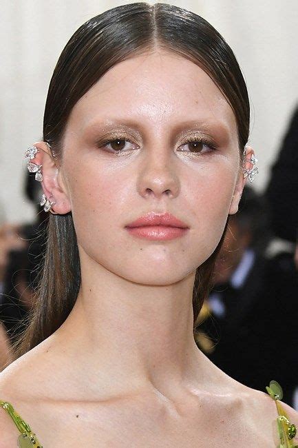 mia goth makeup.